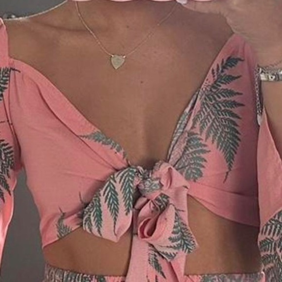 Womens Pink Tie Front Crop Blouse Women’s Size 4 – Leaf Print Long Sleeve - Picture 1 of 4